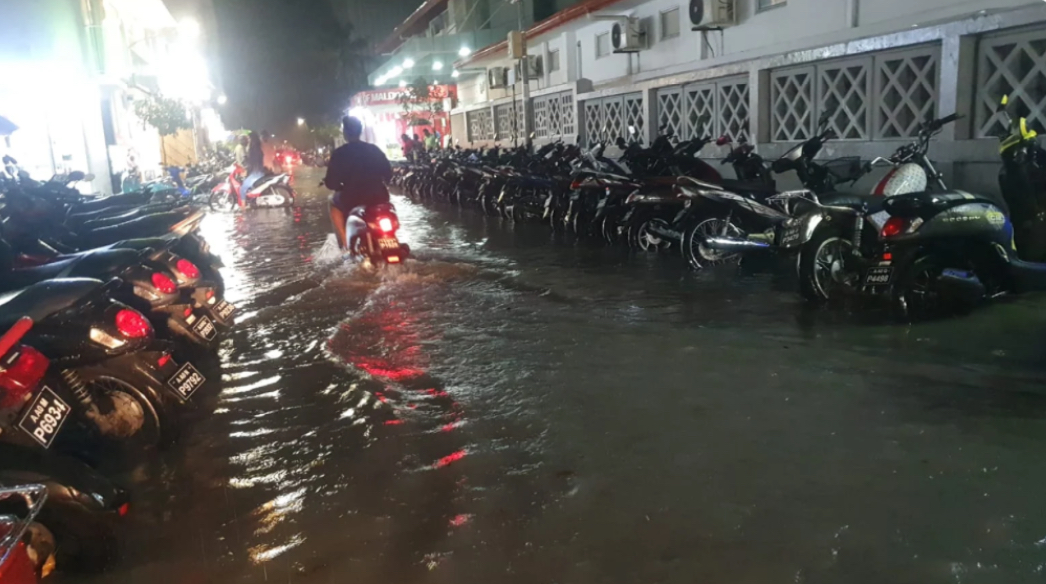 މާލޭ މަގުތަކުގައި ފެންބޮޑުވެއެއްޖެ!