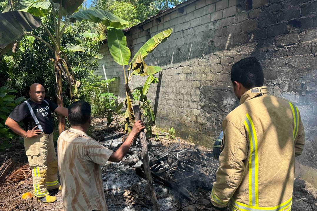 ހުޅުދޫ ގެއެއް ކައިރީ ހުރި ގަސްތަކެއްގައި އަލިފާން ރޯވެއްޖެ