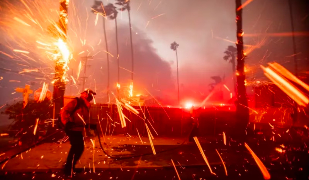 ކެލިފޯނިޔާގައި އަލިފާނުގެ ބޮޑު ހާދިސާއެއް