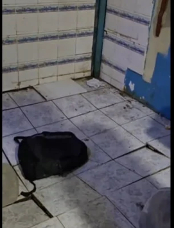 ގެއެއް އިމާރާތް ކުރަން އުޅުމުގެ ތެރޭގައި ޖެހިގެންހުރި ގެ ގަނބައިގެންފައިވާތީ މީހުން ހުސްކުރަނީ