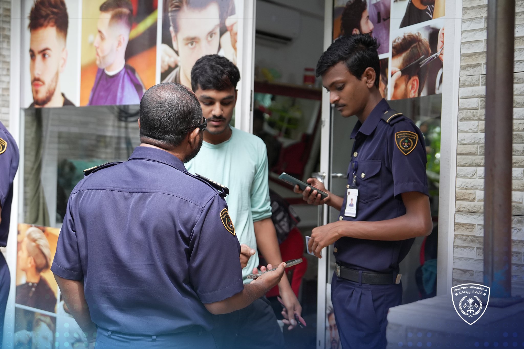 ސެލޫނަކުން 5 ބިދޭސީން އިމިގްރޭޝަންގެ ބެލުމުގެ ދަށަށް