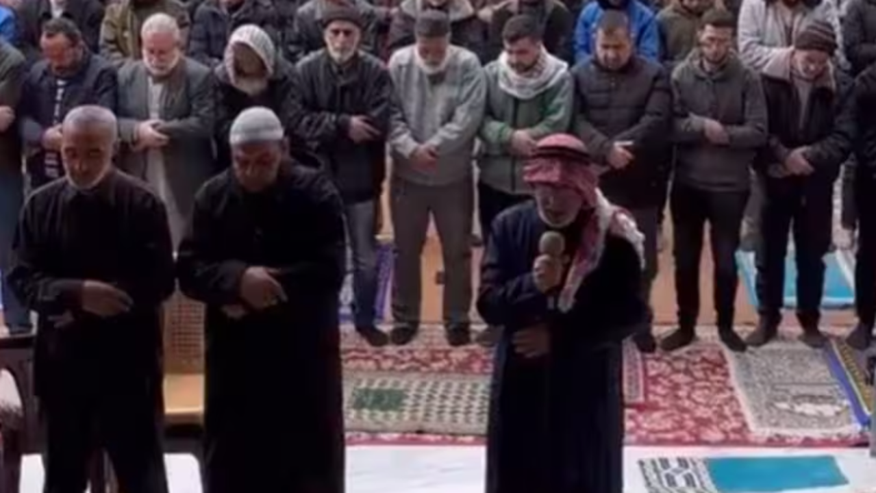 ފާއިތުވި 16 މަސްތެރޭ ފުރަތަމަ ފަހަރަށް ޣައްޒާގެ ބޮޑު މިސްކިތެއްގައި ހުކުރުކޮށްފި