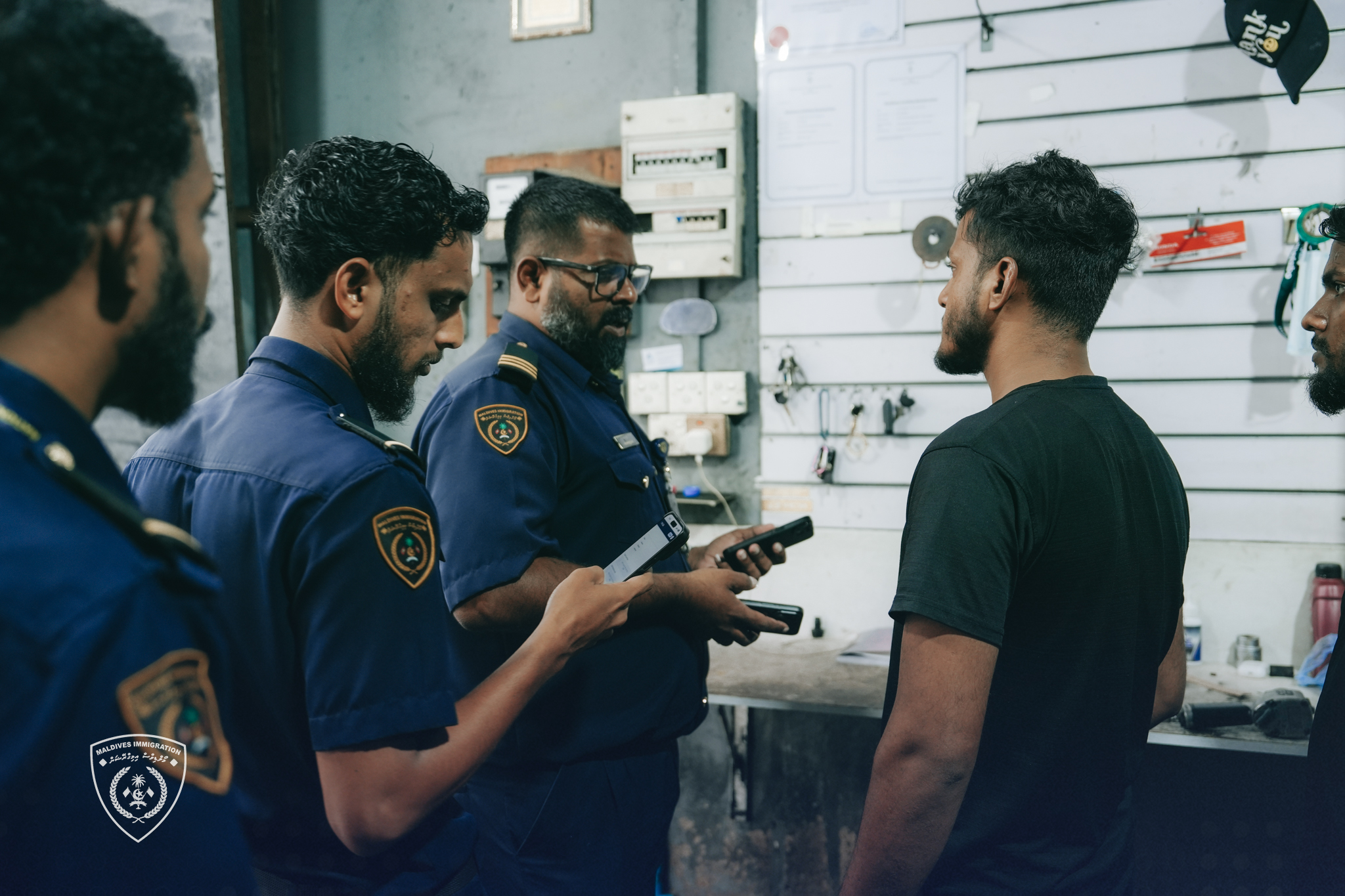 މާލޭގެ ގަރާޖެއް ބަލައިފާސްކޮށް ދެ ބިދޭސީއަކު ހައްޔަރުކޮށްފި