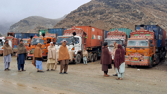 ޕާކިސްތާނުގައި ދިރިއުޅޭ އަފްޣާނިސްތާނުގެ ހުރިހާ ރައްޔިތުން ފައިބަން އަންގައިފި