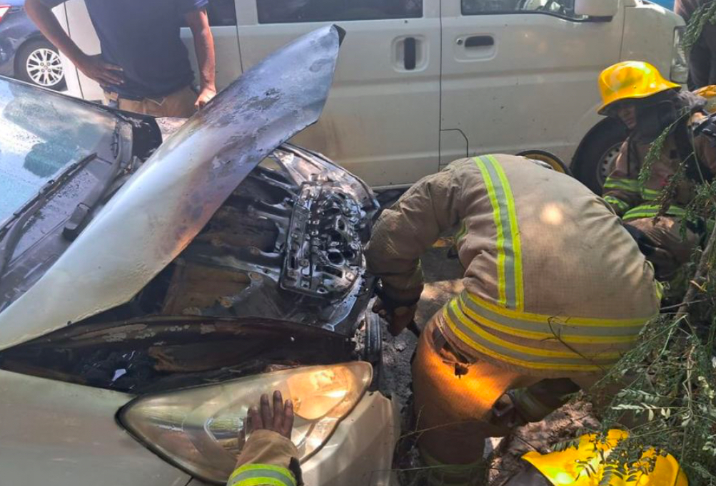 މޭރީބްރައުން ކުރިމަތީ އޮތް ކާރެއްގައި އަލިފާނުގެ ހާދިސާއެއް ހިނގައިފި