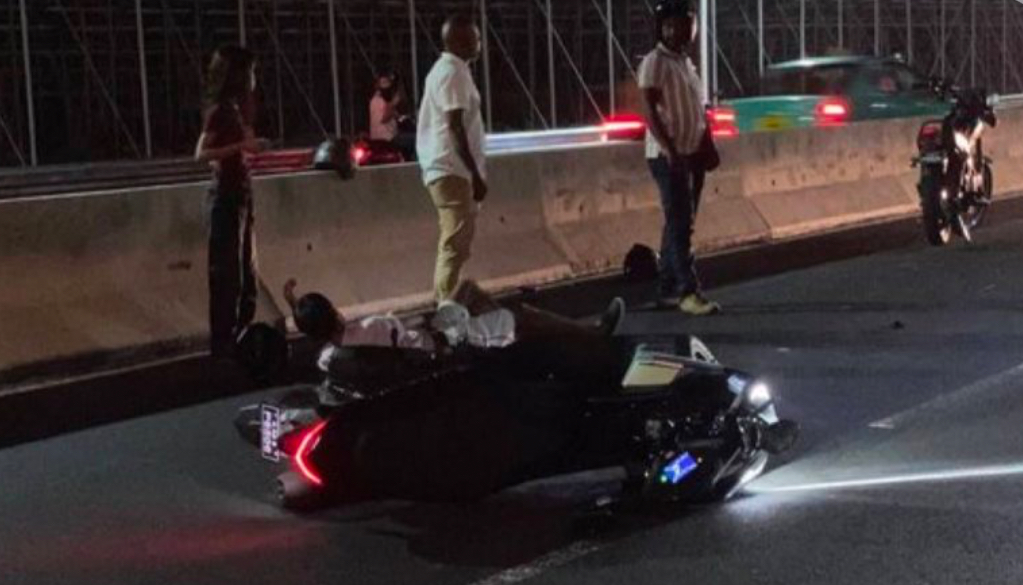 ހުޅުމާލެ ބްރިޖު ހައިވޭގައި ތިން ސައިކަލު ޖެހި އެކްސިޑެންޓެއް ހިނގައިފި