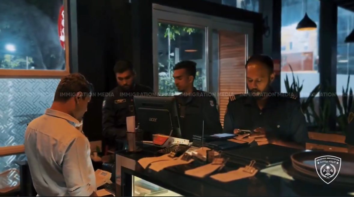 ޤަވާޢިދާ ޚިލާފަށް އުޅެމުން ދިޔަ 5 ބިދޭސީން އަތުލާގެންފި!