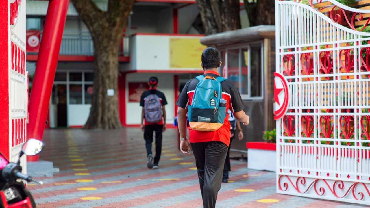 އަނބުރާ މަދަރުސާއަށް...!