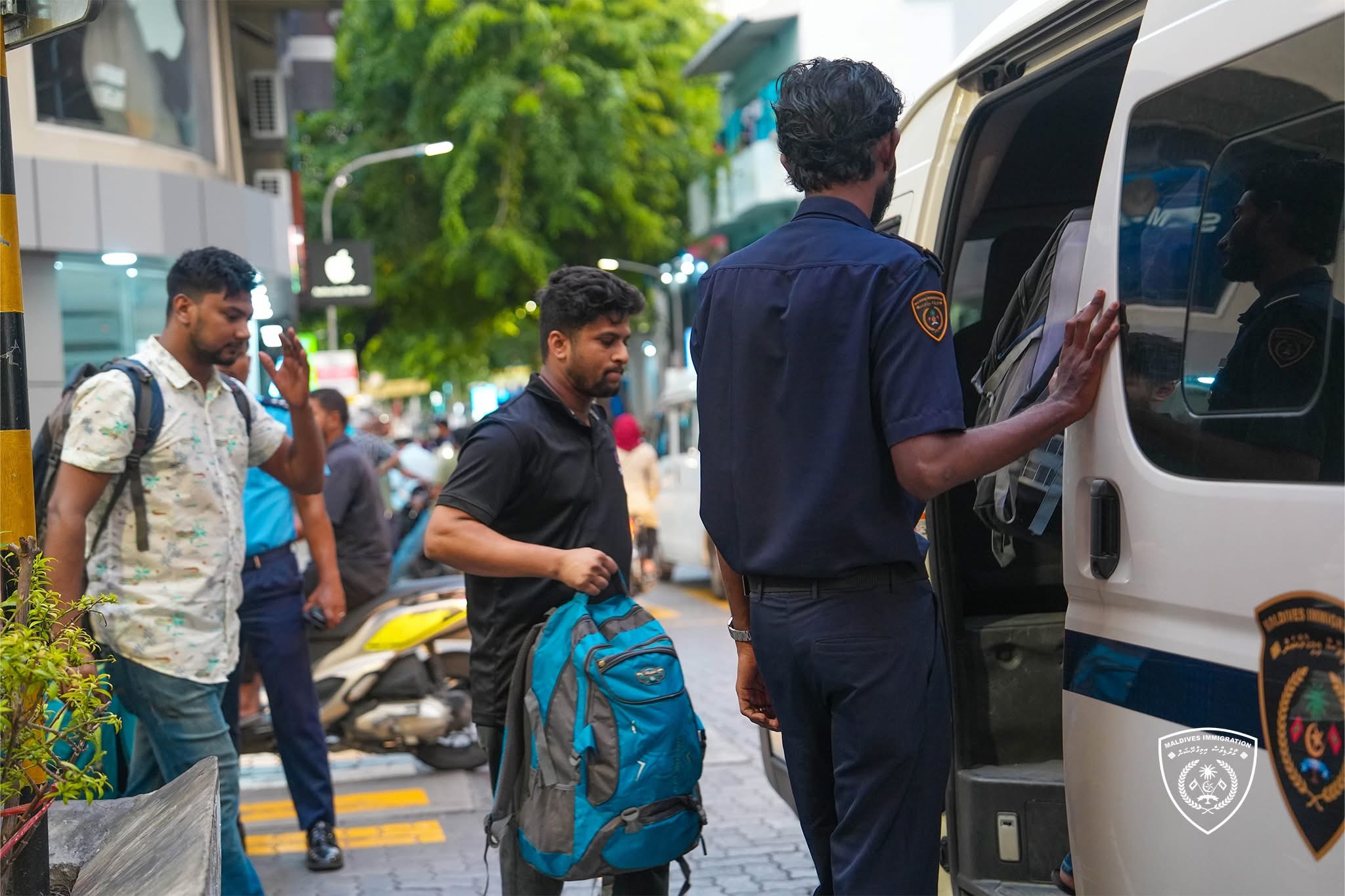 ގަވާއިދާ ޚިލާފަށް އުޅެމުން އައި ހަތް ބިދޭސީއަކު އަތުލައިގެންފި