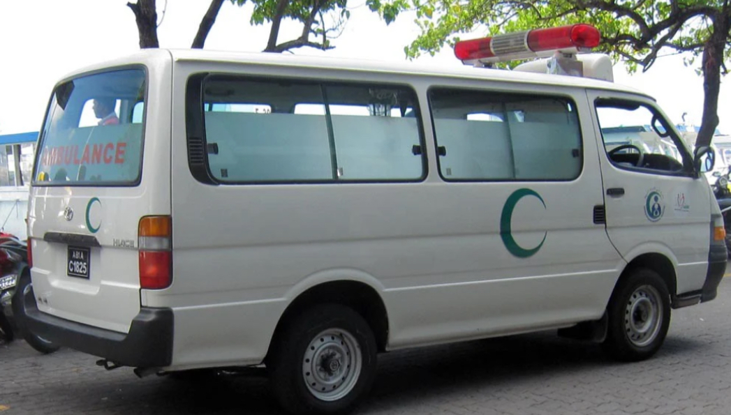 އެމްބިއުލާންސަކާއި ސައިކަލެއް ޖެހި އެކްސިޑެންޓެއް ހިނގައިފި