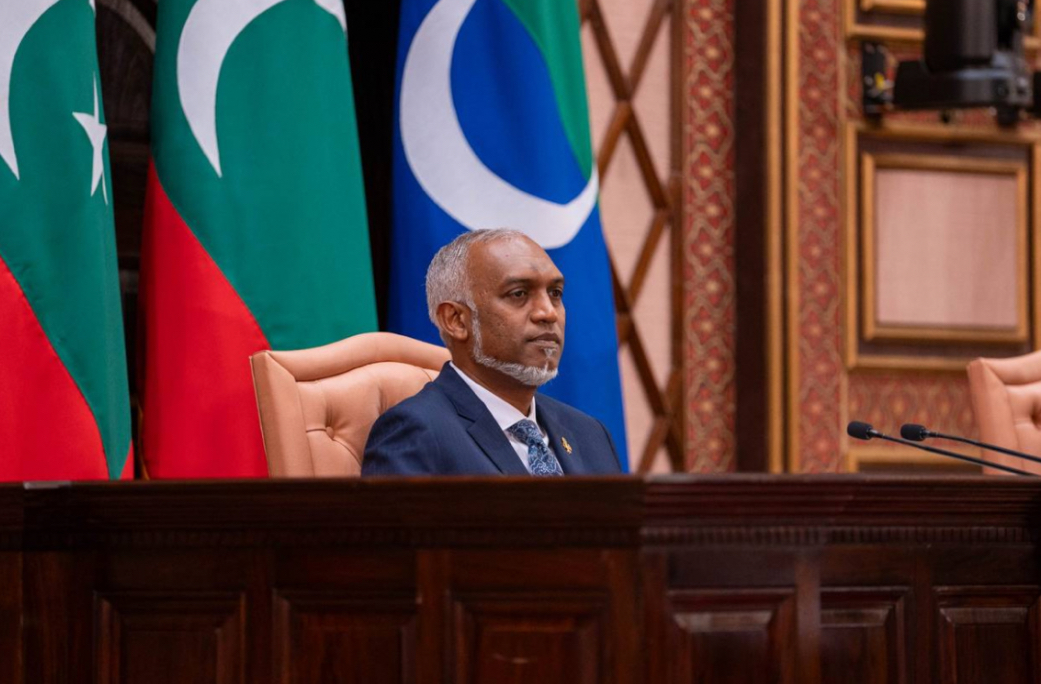 ރޯދަމަހު އުމްރާވެރިންނަށް އިތުރު 1،500 ޑޮލަރު ހަމަޖައްސަން ރައީސް އަންގަވައިފި!