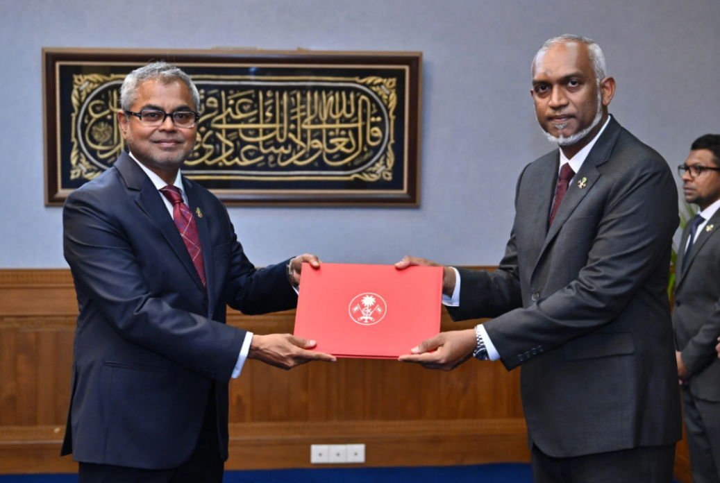 ޓޫރިޒަމާއި އެންވަޔަރަމަންޓް މިނިސްޓްރީ އެއްކޮށްލައި މިނިސްޓަރުކަމަށް ޠާރިޤު އައްޔަނު ކުރަށްވައިފި